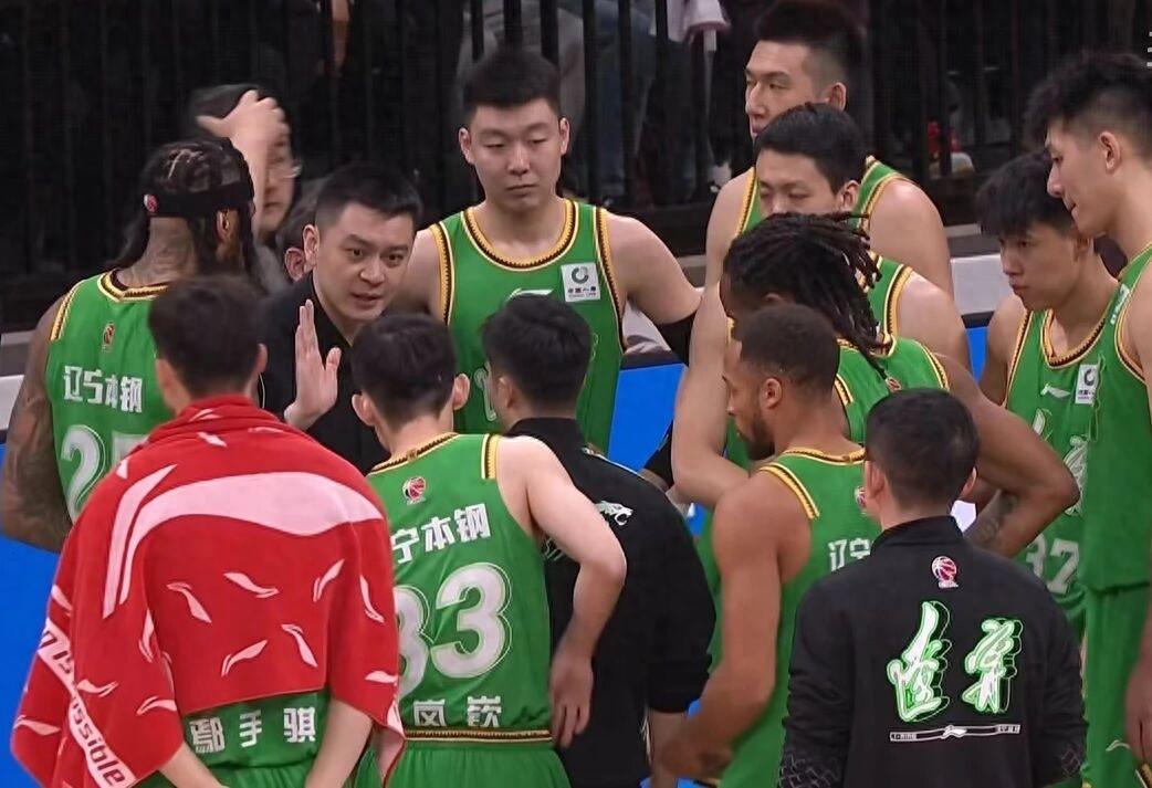 辽宁男篮对阵四强劲旅，赵继伟复出，杨鸣过招刘维伟，胜负悬念大